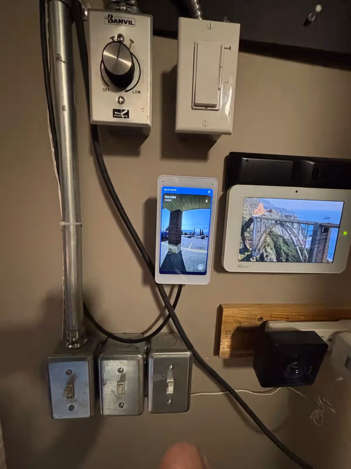 Intercom screen showing live visitor view for salon staff